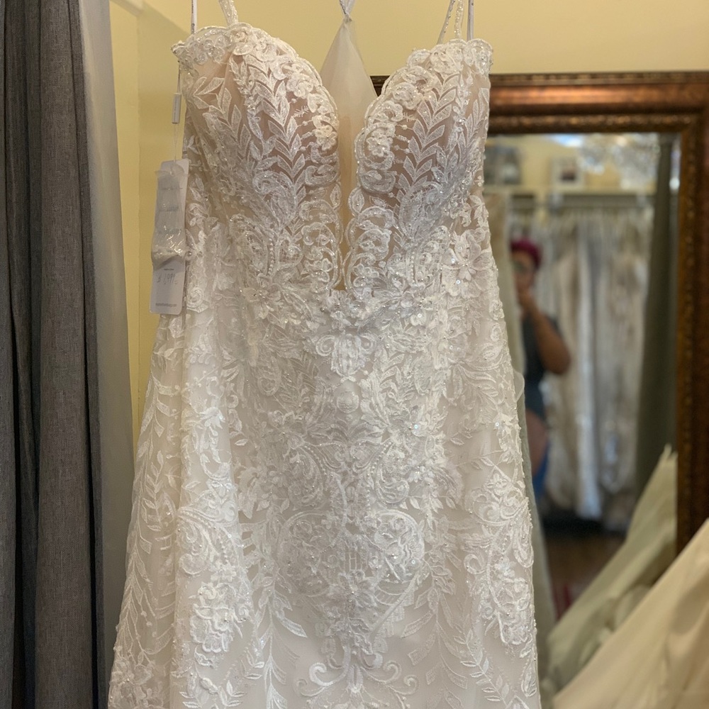 Beautiful wedding gown!